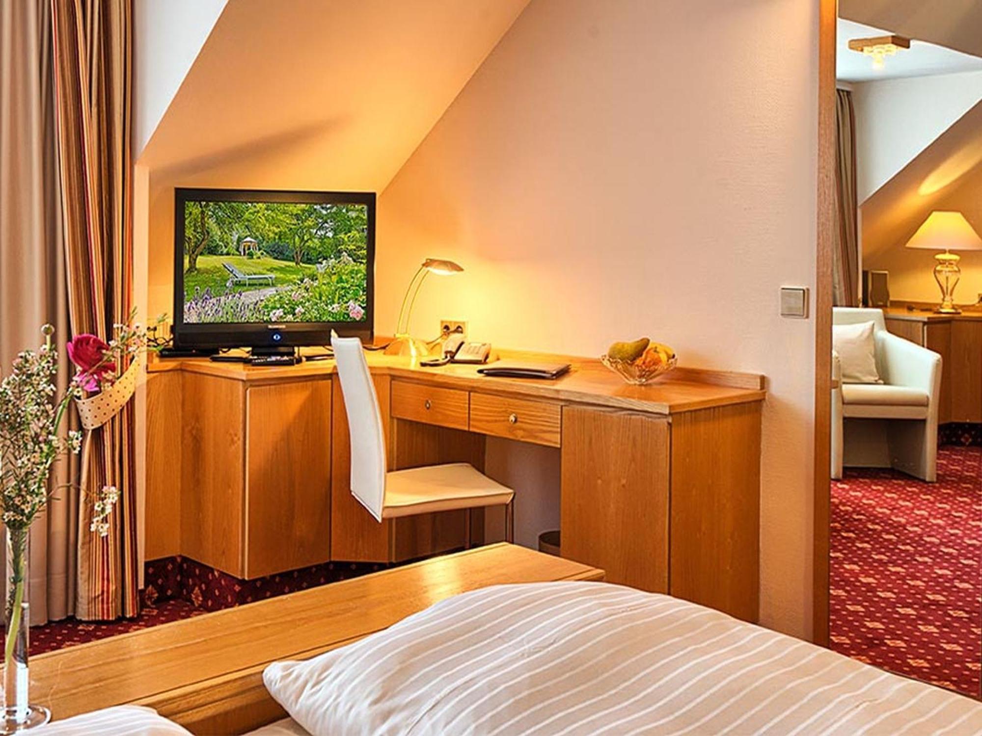 Hotel Burgblick บาเดนไวเลอร์ ภายนอก รูปภาพ